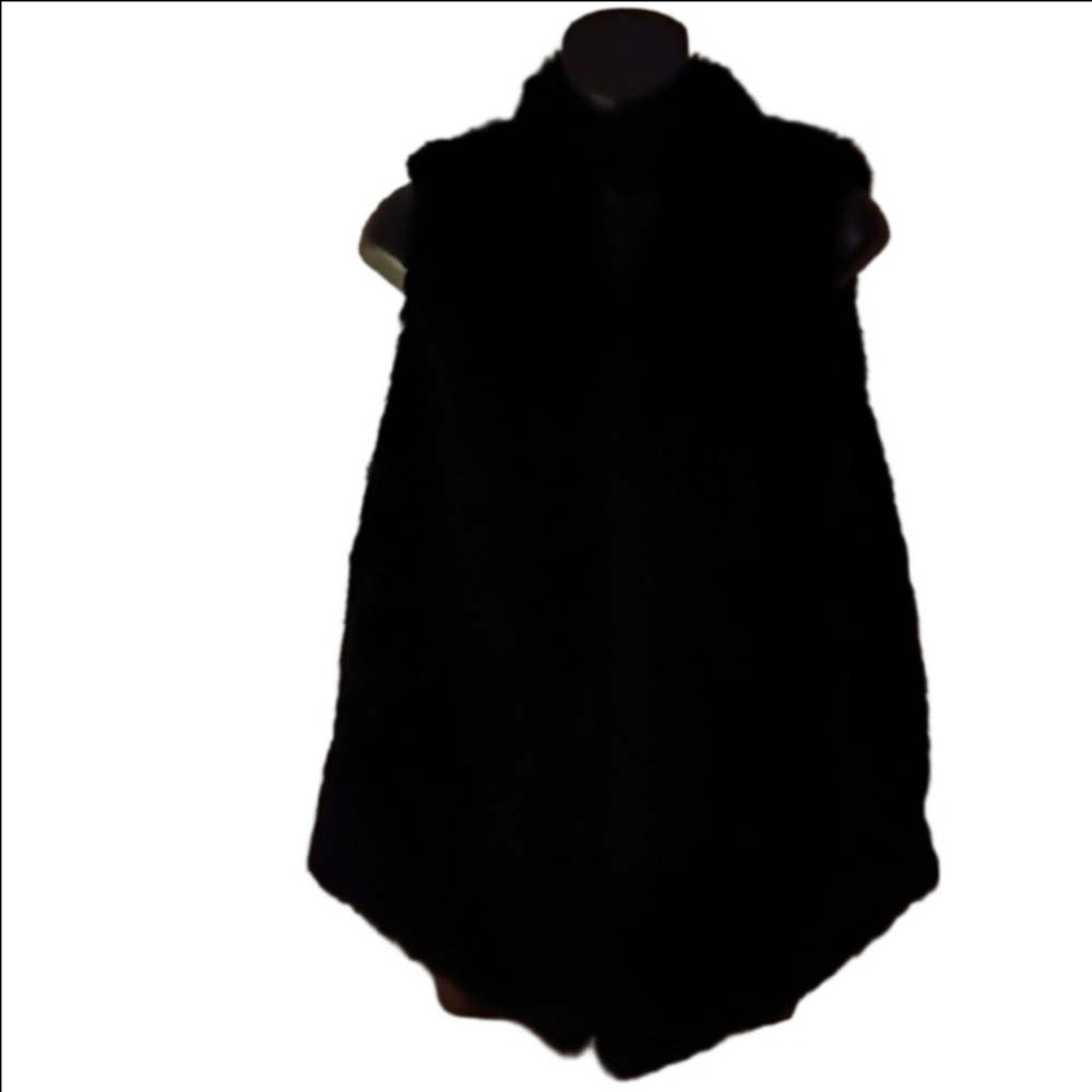 Tart Collections Elegant Black Faux Fur  Vest. Perfect For The Holidays. Small.